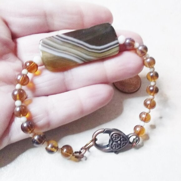 Brown Tan & White Agate Bracelet! Easy Open Clasp! Neutral Colors! 7-7.5" Wrists - Picture 4 of 9